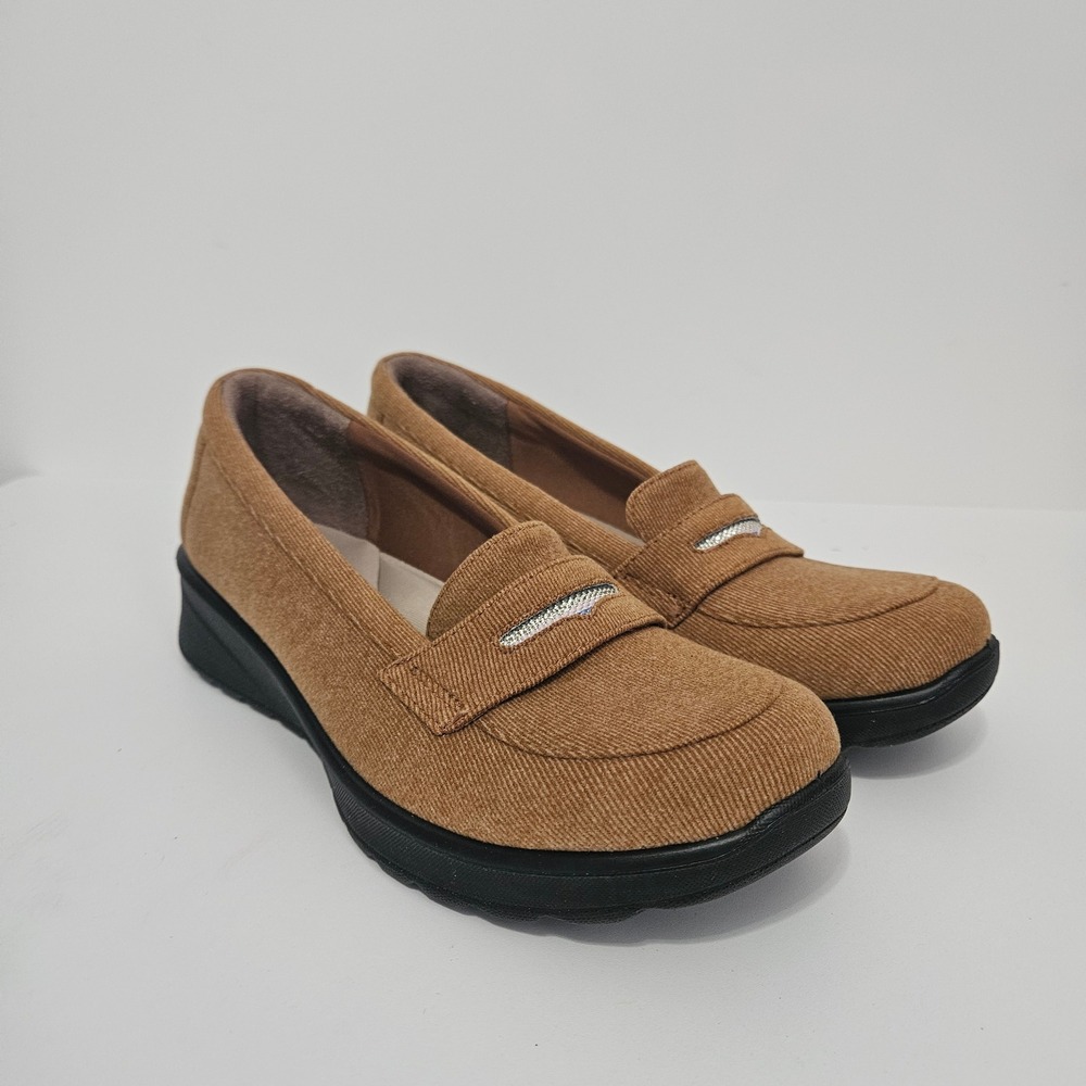 BZees Gamma Brown Corduroy Loafers Womens Size 7.5M Slip On Washable Office
